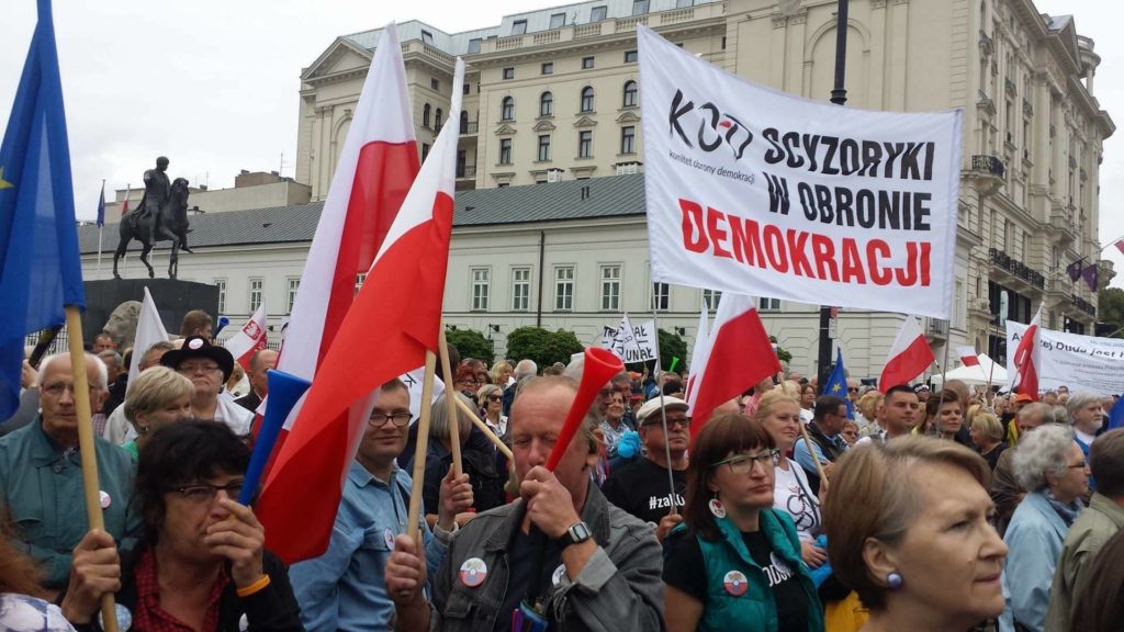 Region Świętokrzyski KOD w rocznicę zaprzysiężenia Andrzeja Dudy