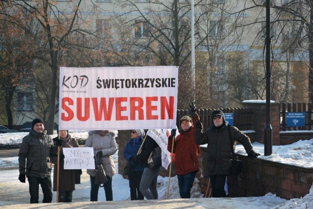 Pikieta KOD w obronie sądów