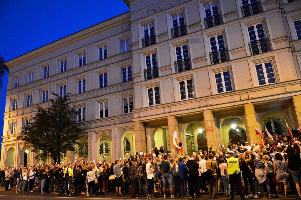 Niedziela, protest KOD w obronie sądów