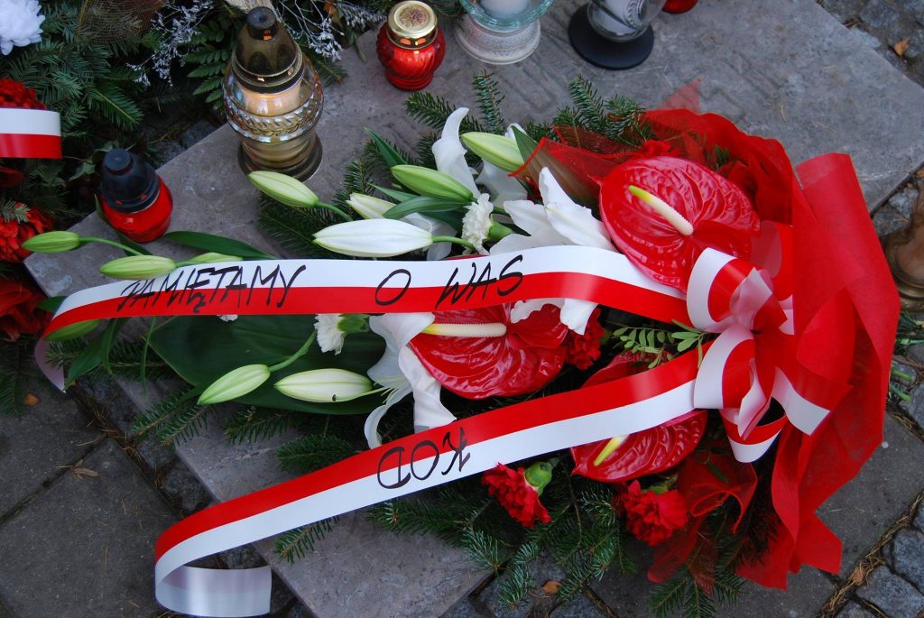 Kwiaty od KOD w Święto Niepodległości