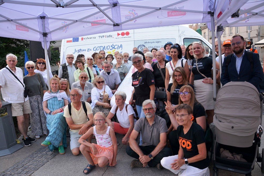 Tour de Konstytucja w Kielcach. Tuleya: „Społeczeństwa obywatelskiego nie da się zamknąć”
